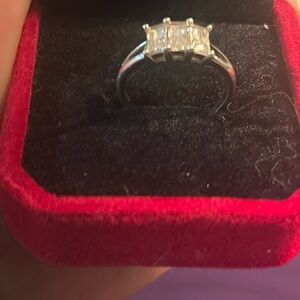 Elegant 925 Silver Ring with Clear Stones